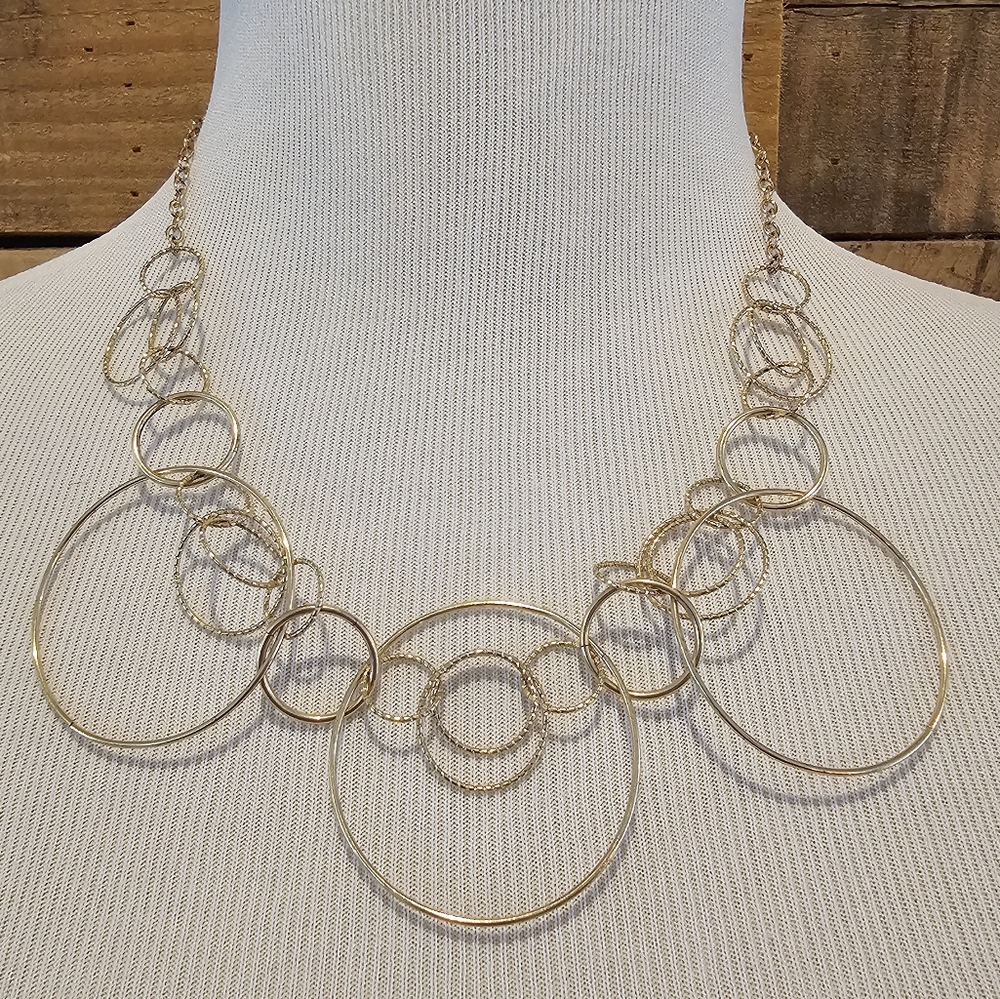 C1946 goldtone ring necklace